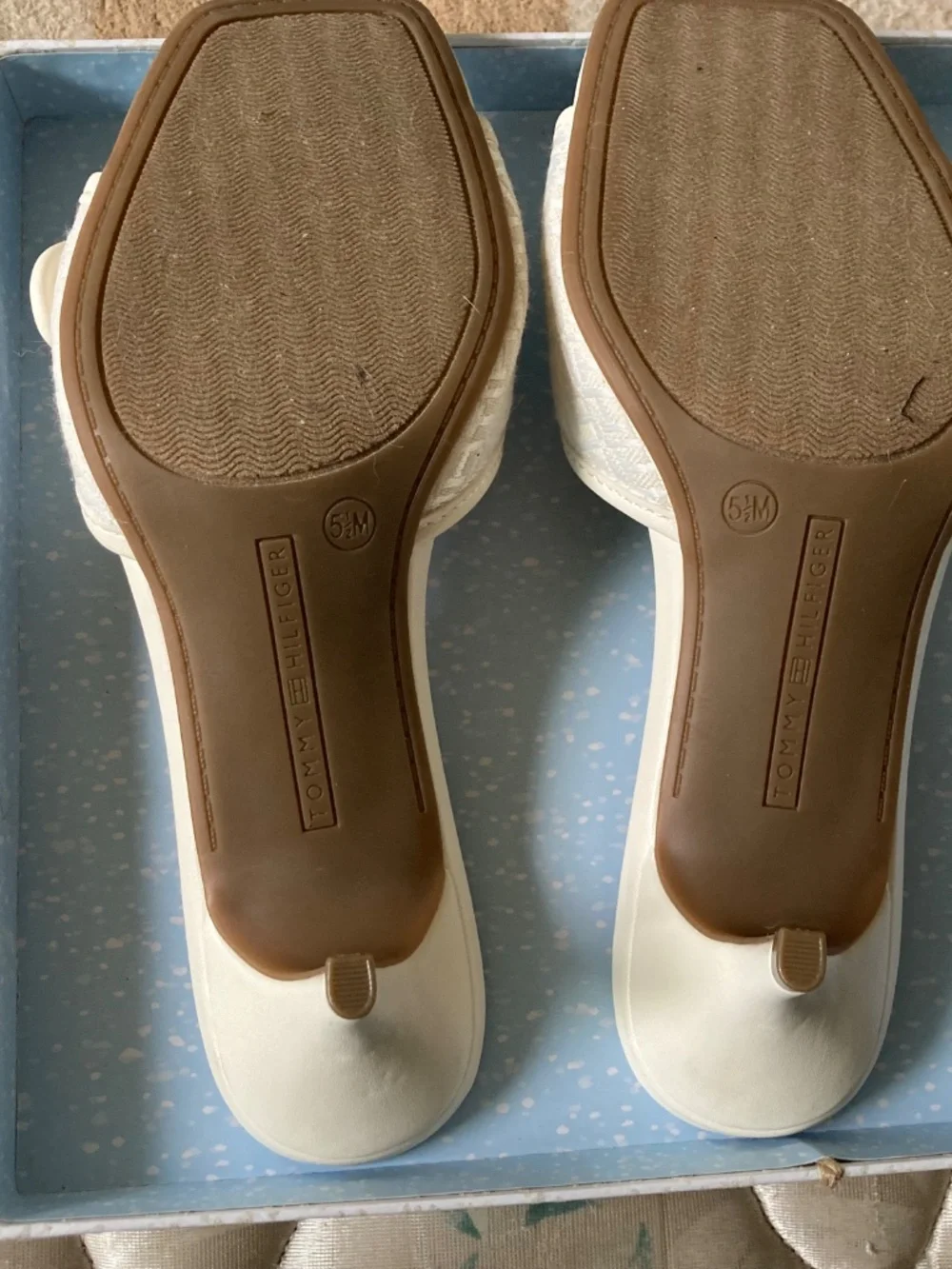 White Tommy Hilfertger idk how to spell Heel